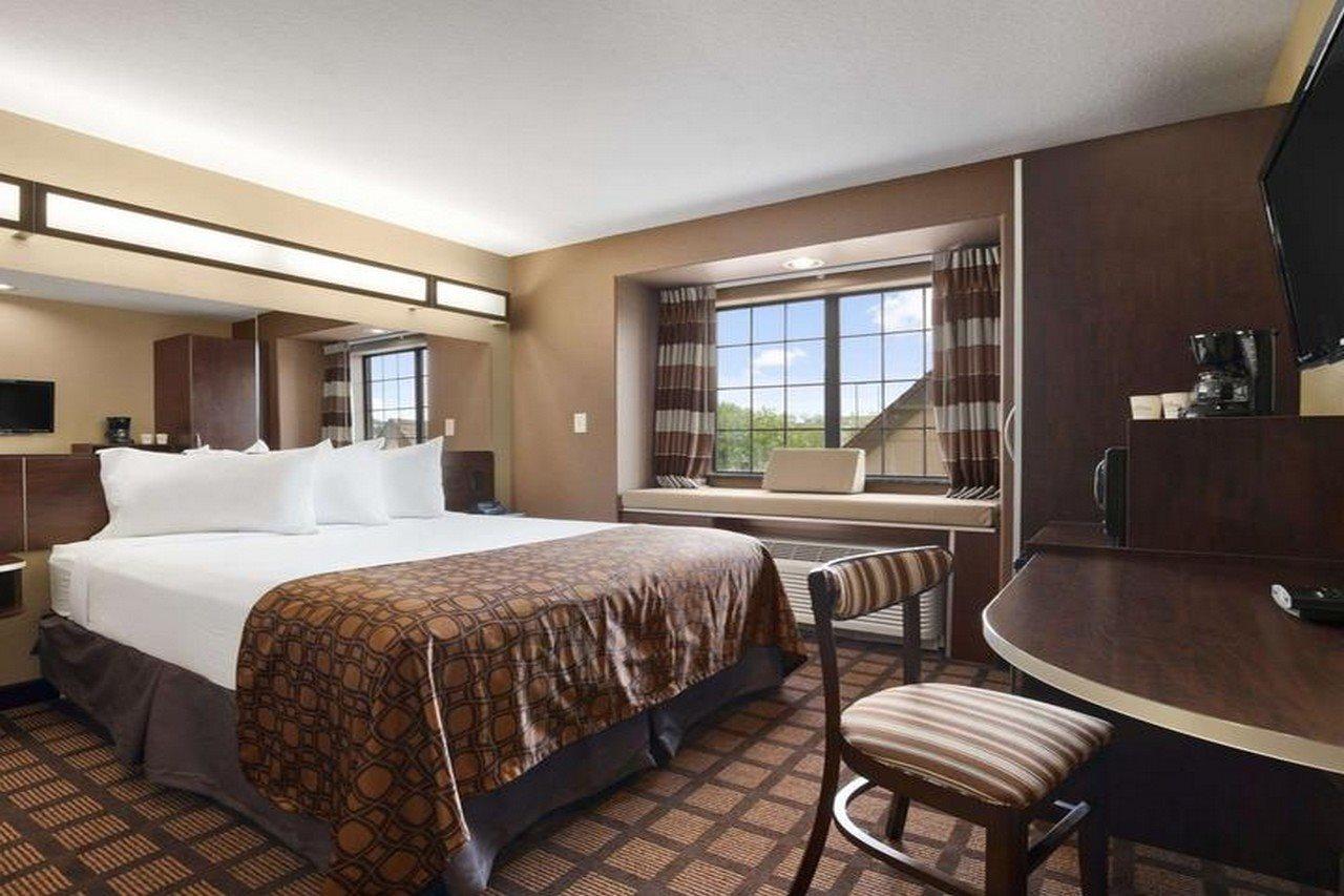 Garner Hotel Gonzales By Ihg Exterior photo