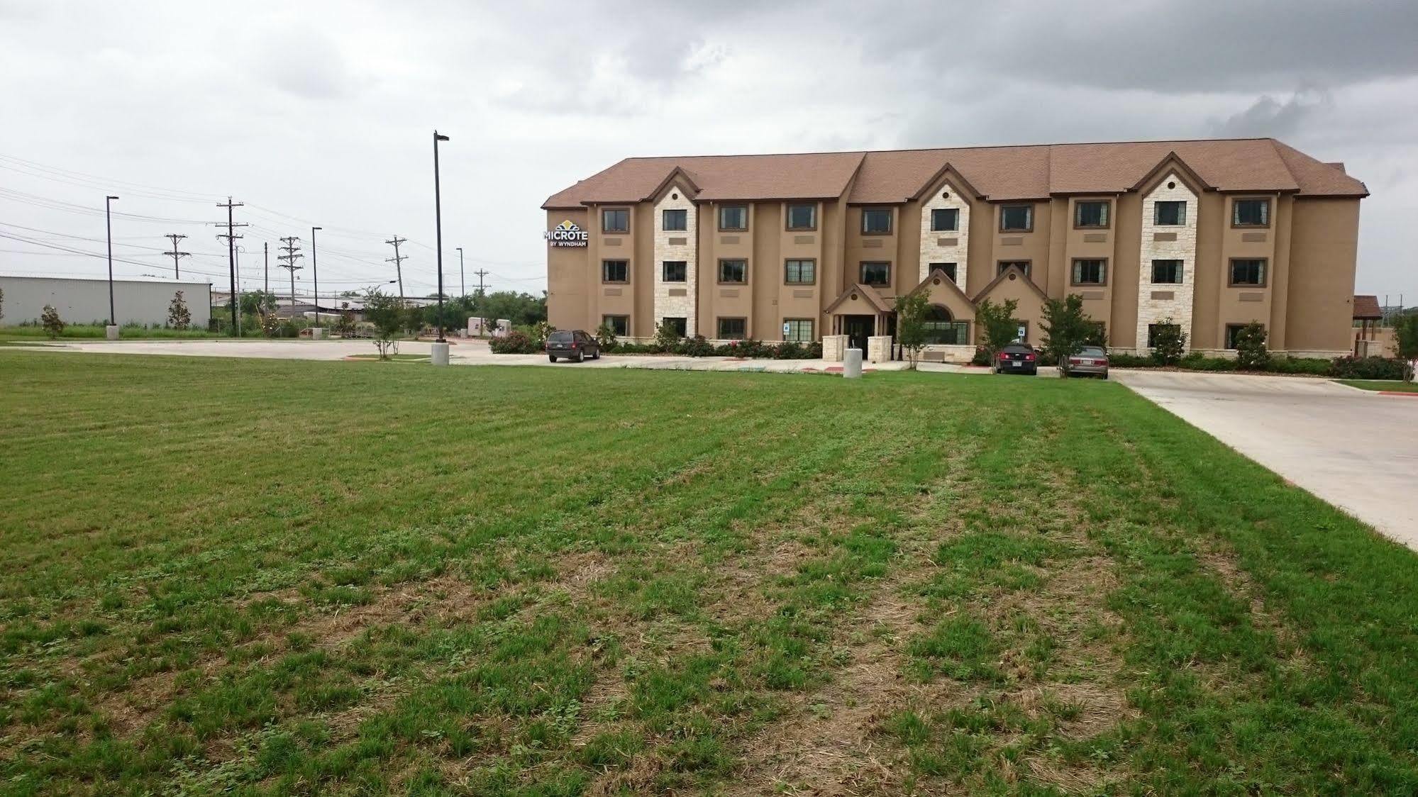 Garner Hotel Gonzales By Ihg Exterior photo